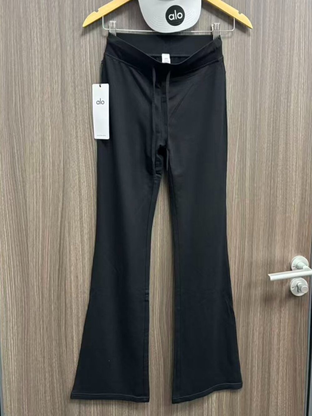 Women's Alo Sway Bootcut Sweatpant Black Leg lengthening casual flared pants🌙
